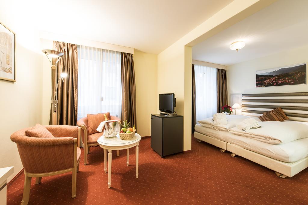 Posthotel Holiday Villa Arosa Exterior foto