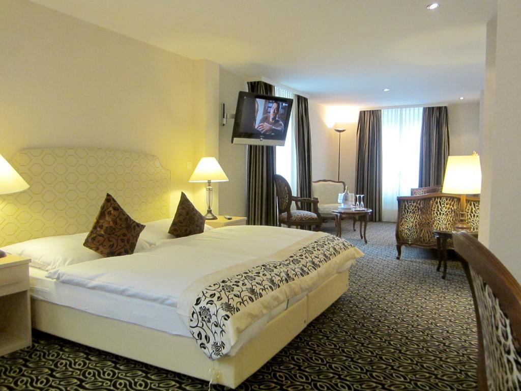 Posthotel Holiday Villa Arosa Quarto foto