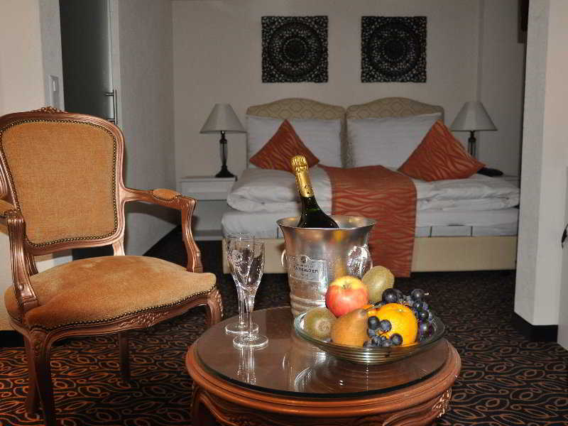 Posthotel Holiday Villa Arosa Quarto foto